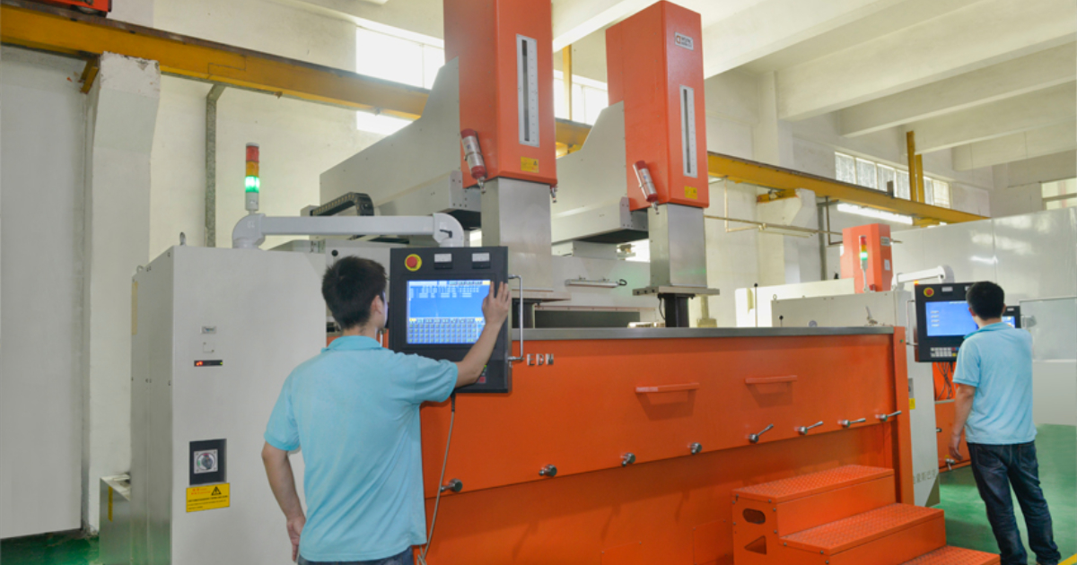 Double-heads EDM machine at JBRplas Shenzhen toolroom — simultaneous dual-electrode machining for faster mold production