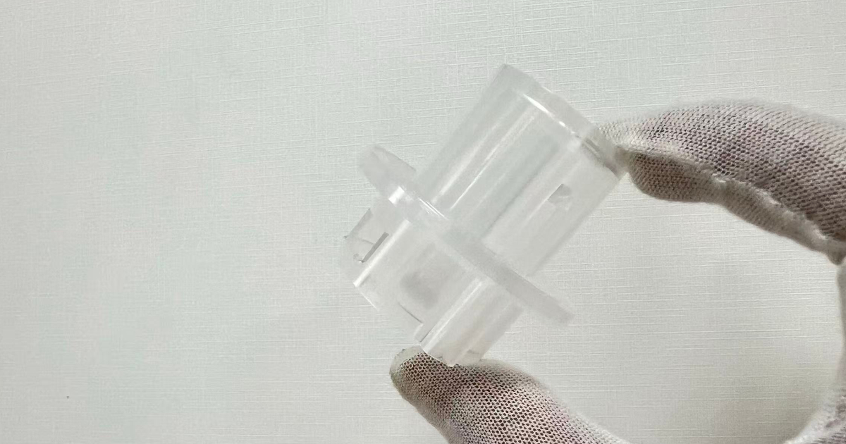 Plastic Connector Mold: DFM-Driven Draft Optimization and a 2-Cavity Hot Runner Tool